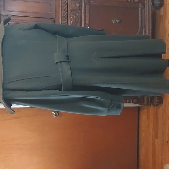 GUESS coat.Forest green,part wool coat.Size L fits like an M.Pre-owned like new. - Picture 2 of 6